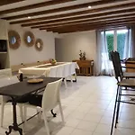 Pres De La Grenouillere Estivareilles (Allier)