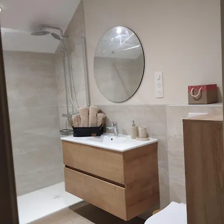 فندق مبيت وإفطار Pres De La Grenouillere Estivareilles (Allier)
